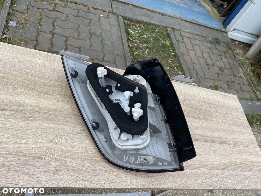 LAMPA TYLNA PRAWA OPEL ASTRA III H KOMBI 13223674 - 5
