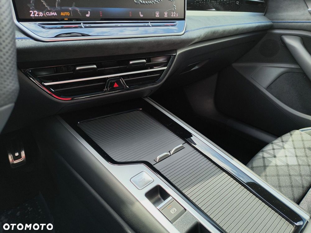 Volkswagen Passat Variant 2.0 TSI R-Line Plus DSG - 16