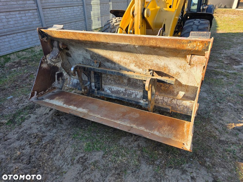 Caterpillar CAT 906 - 8