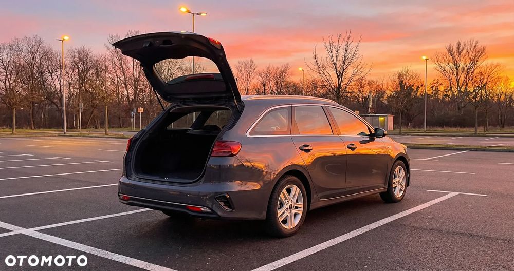 Kia Ceed 1.6 CRDi (48V Mild-Hybrid) DCT7 Platinum - 3