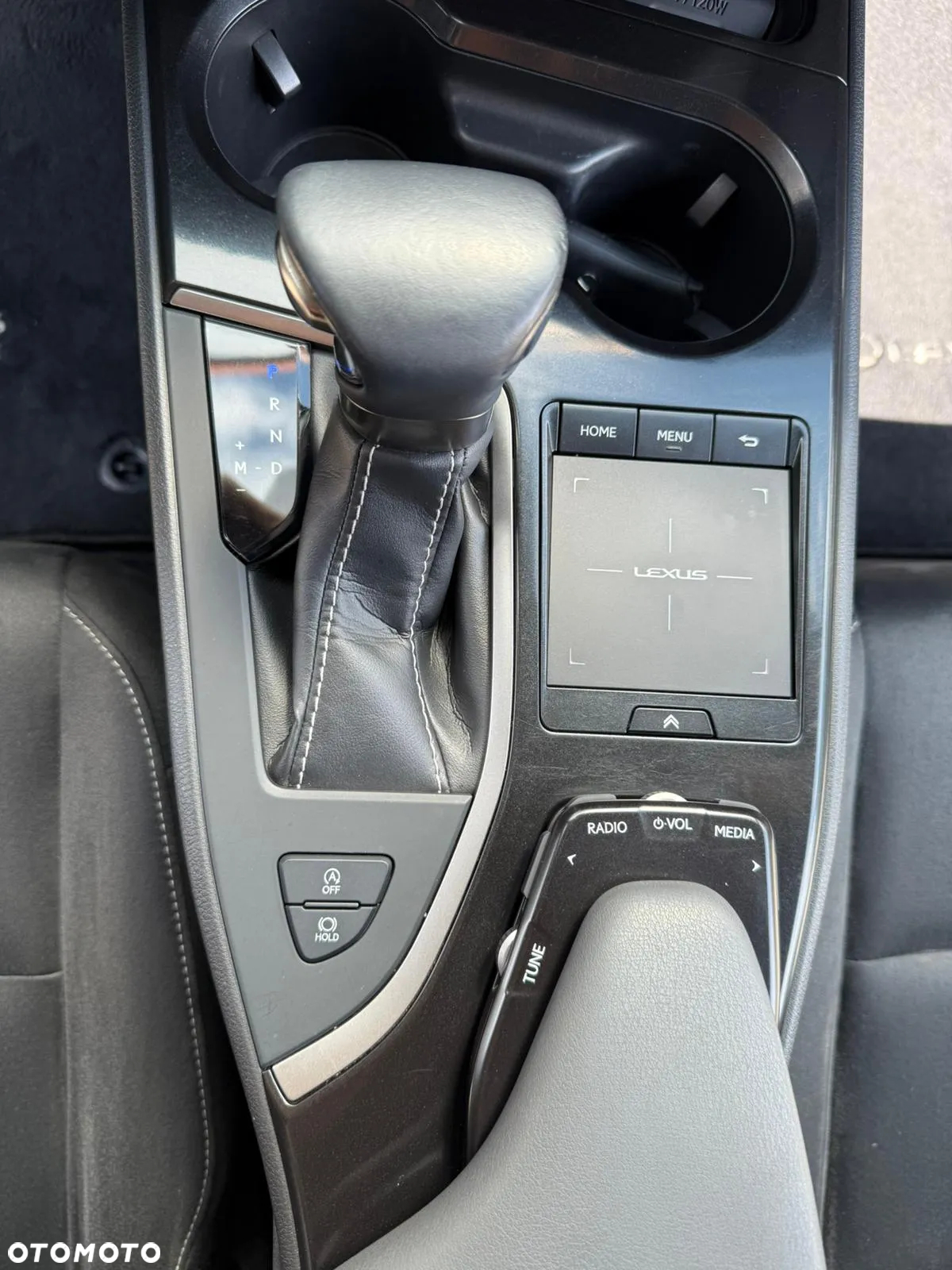 Lexus UX - 15