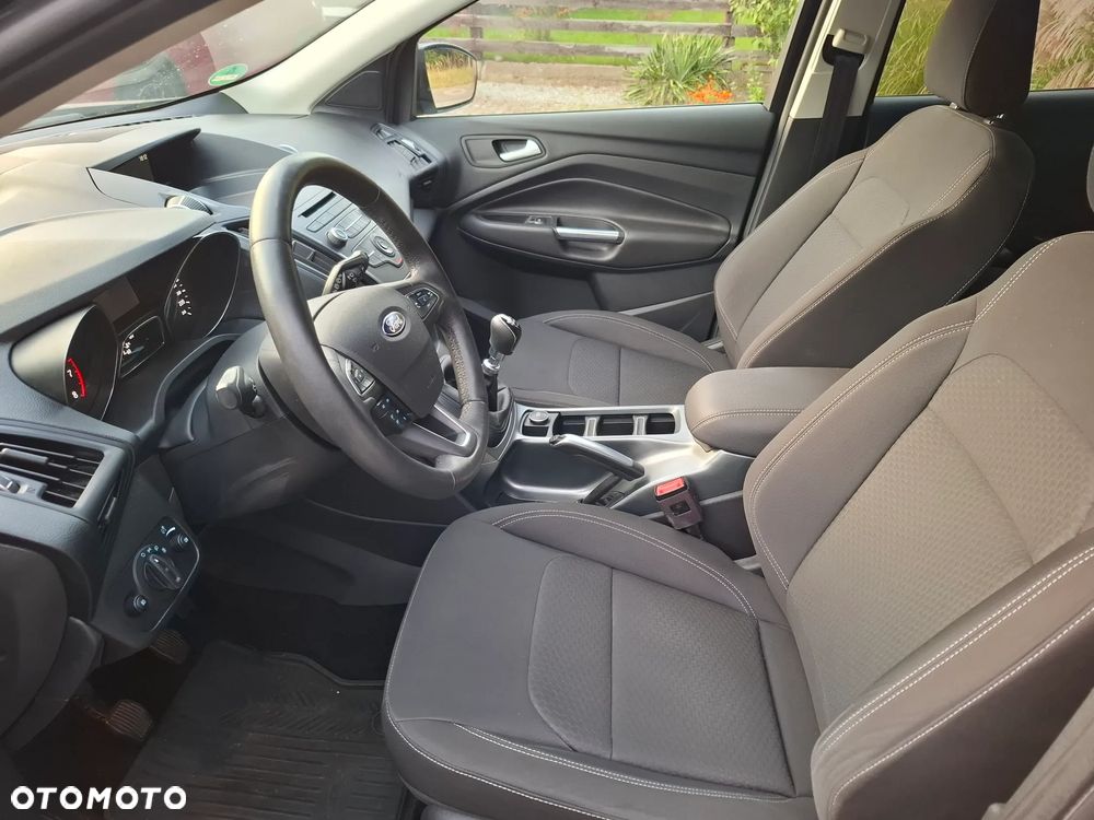 Ford Kuga 1.5 EcoBoost 2x4 Trend - 11