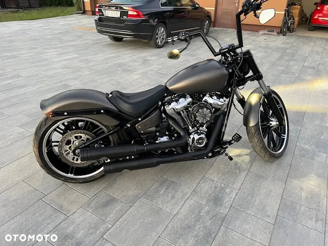 Harley-Davidson Softail Breakout - 11