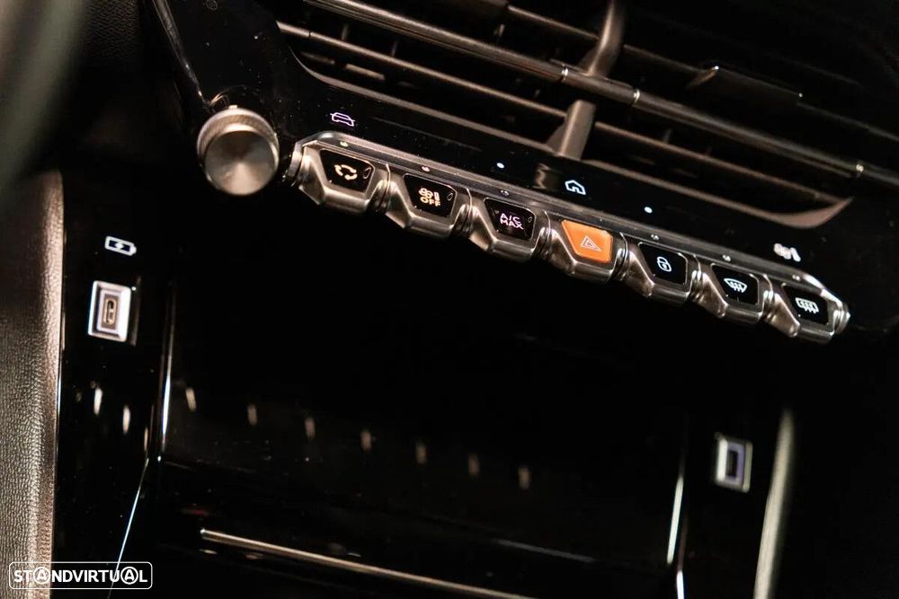 Peugeot e-2008 54 kWh Allure - 31