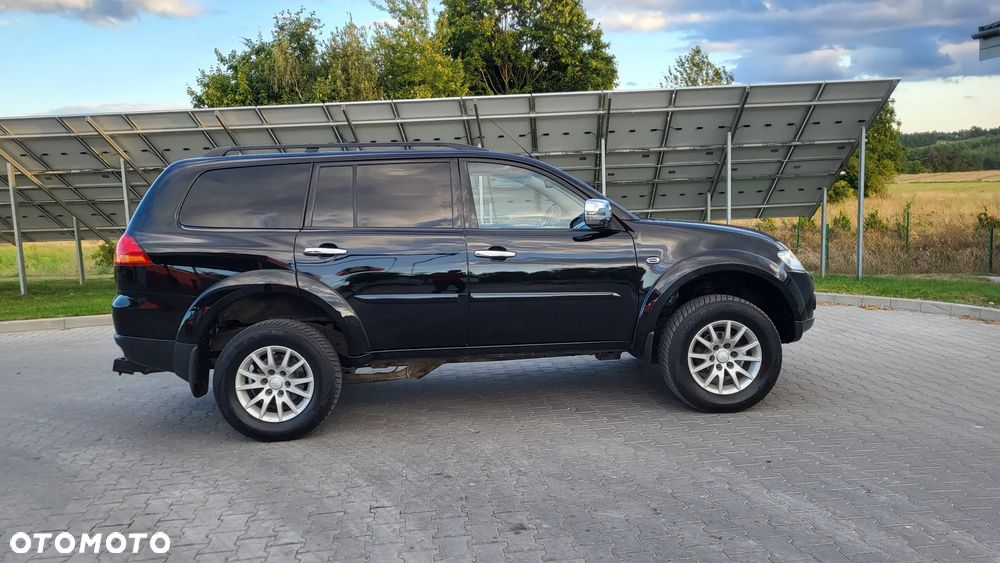 Mitsubishi Pajero Sport 2.5 DID Intense + - 11