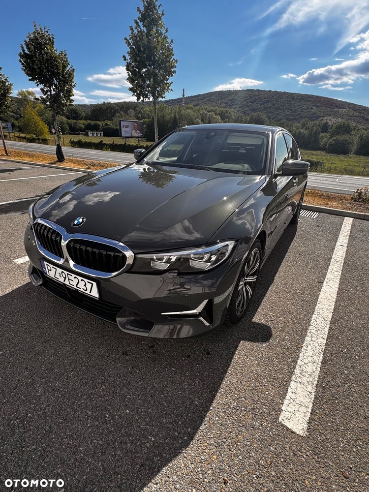 BMW Seria 3 330e Luxury Line