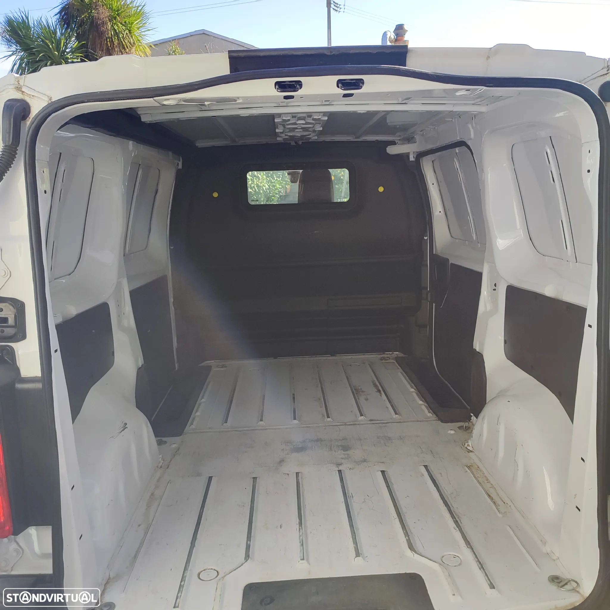 Opel Vivaro - 10