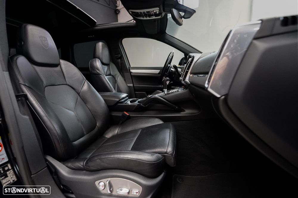 Porsche Cayenne - 4