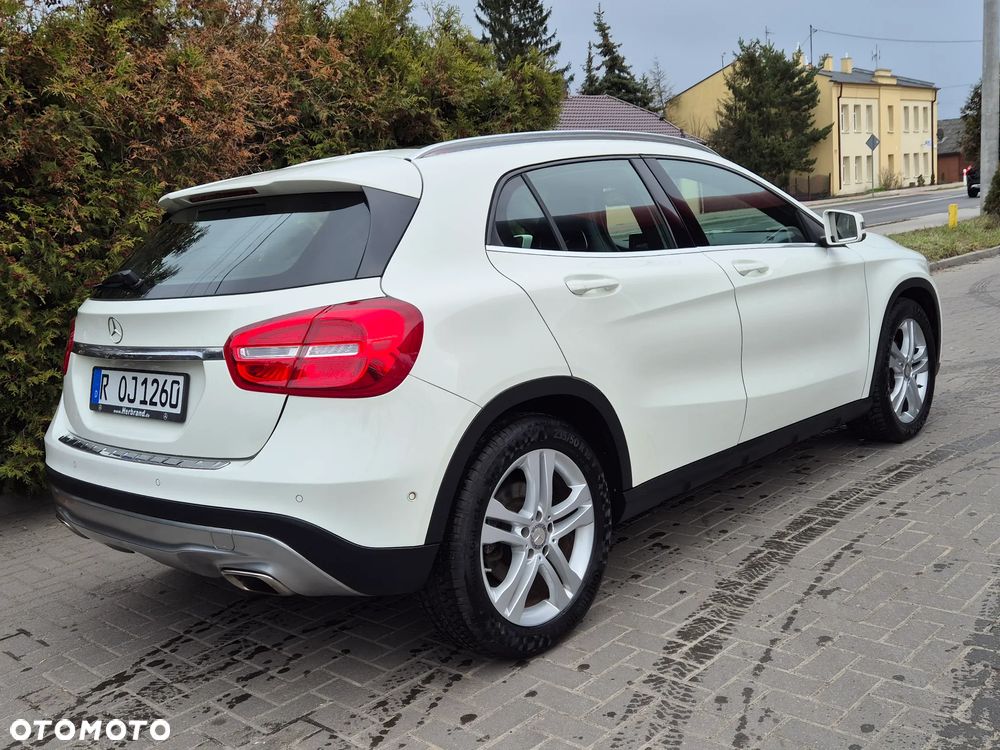 Mercedes-Benz GLA 200 Urban - 12