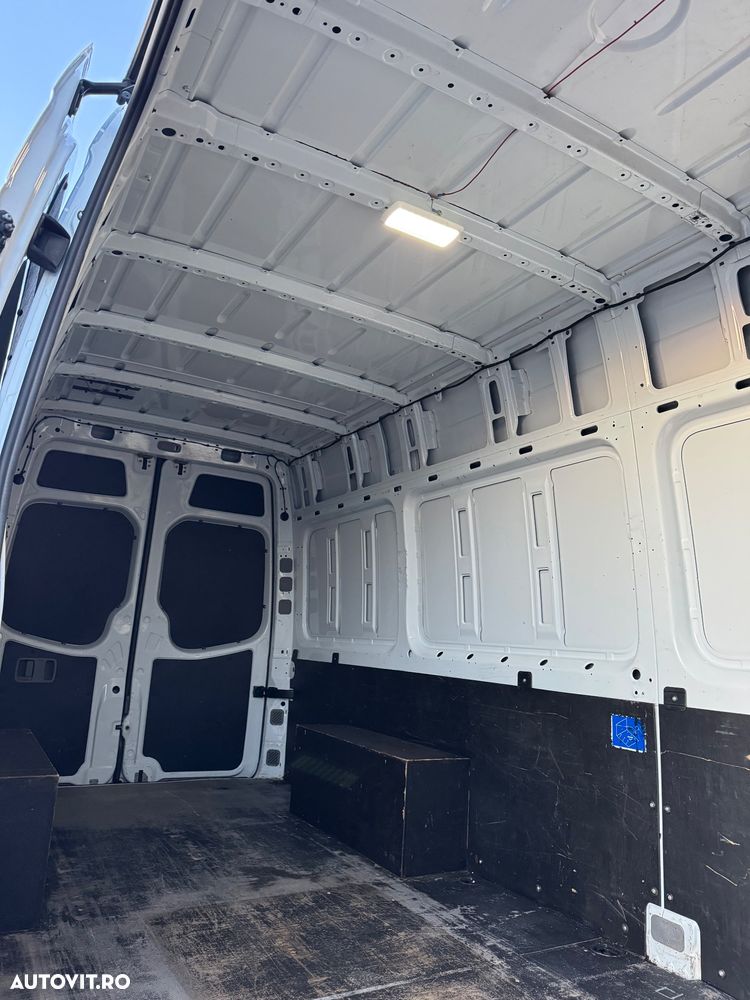 Mercedes-Benz Sprinter - 23