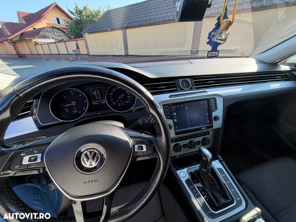 Volkswagen Passat - 11