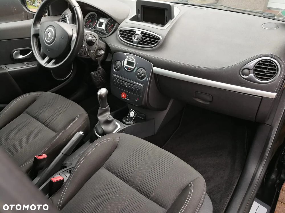 Renault Clio 1.2 16V 75 Night and Day - 13