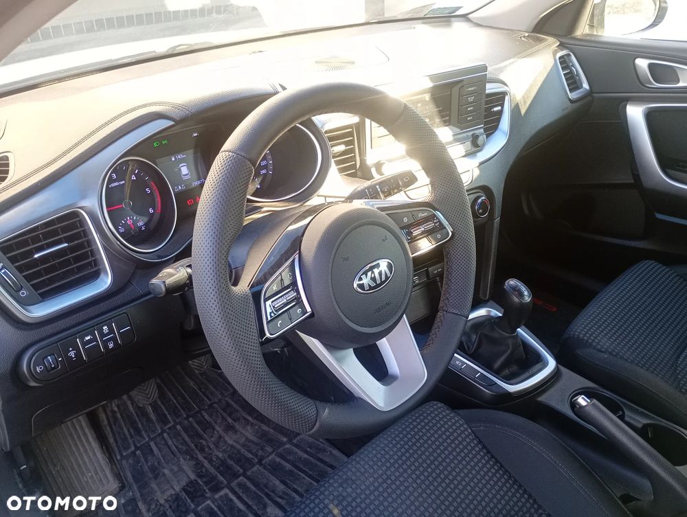Kia Ceed 1.6 CRDi SCR M - 26