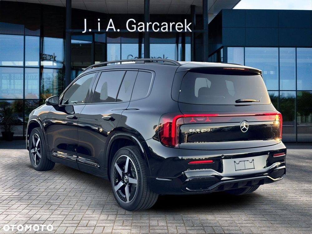 Mercedes-Benz GLB - 4