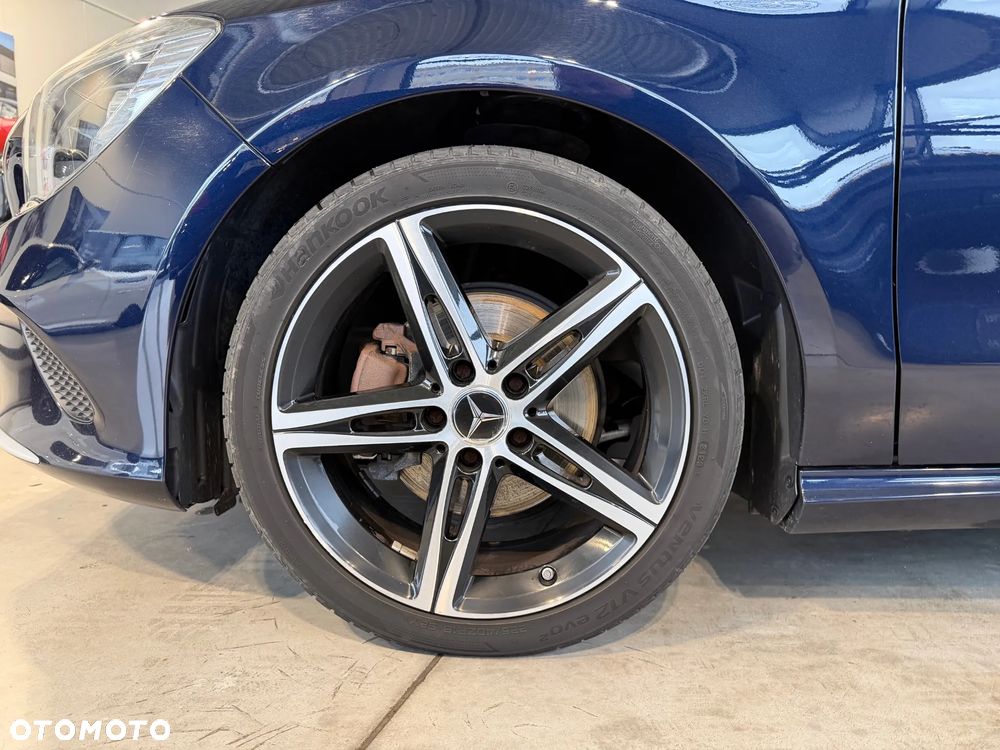 Mercedes-Benz CLA Shooting Brake 180 d 7G-DCT AMG Line - 9