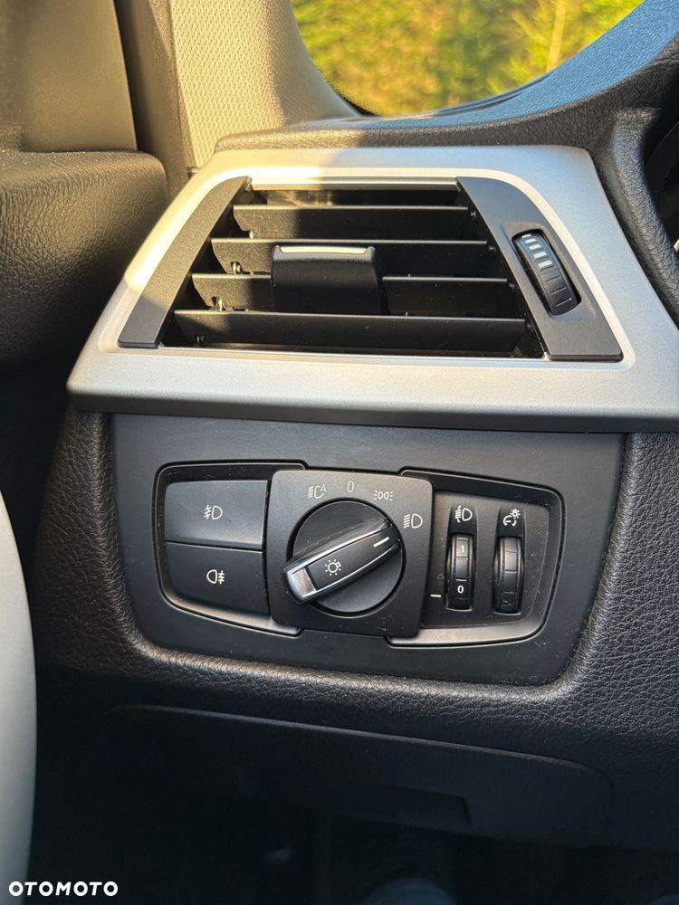 BMW Seria 3 318d - 16