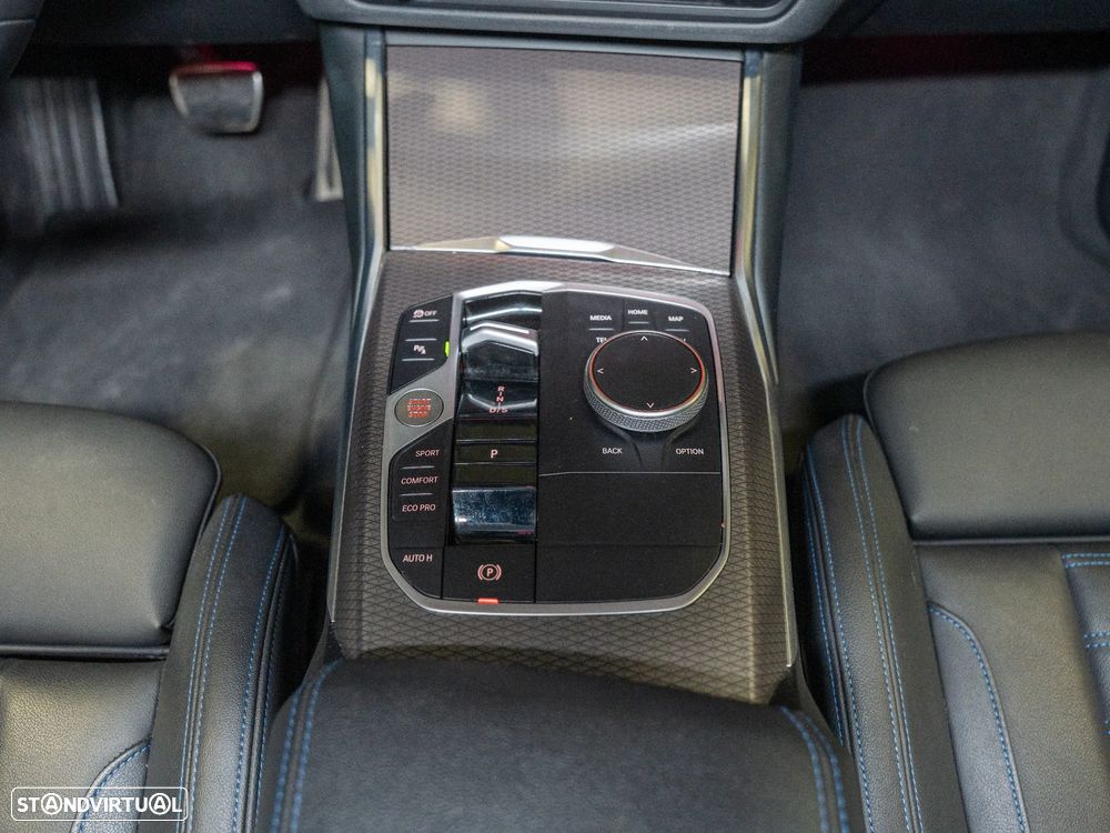 BMW 320 d Pack Desportivo M Auto - 13