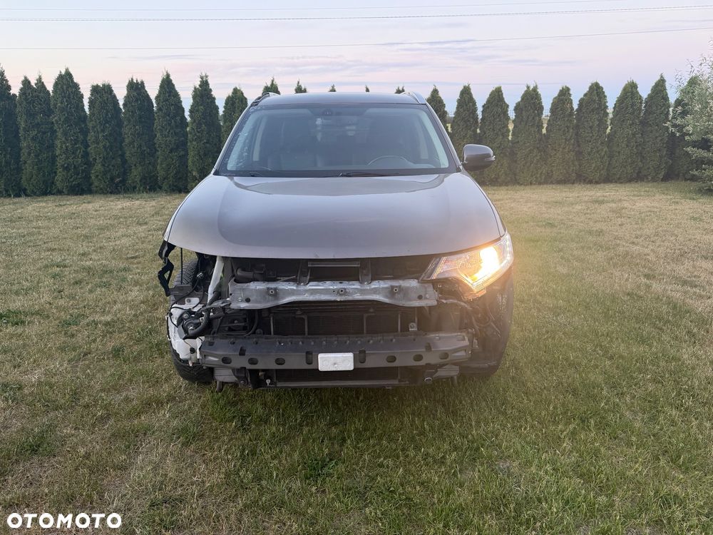 Mitsubishi Outlander Instyle NAVI + - 3