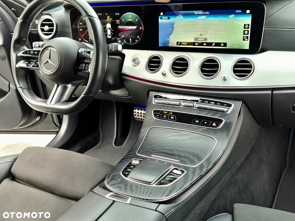 Mercedes-Benz Klasa E 220 d 4Matic 9G-TRONIC AMG Line - 24