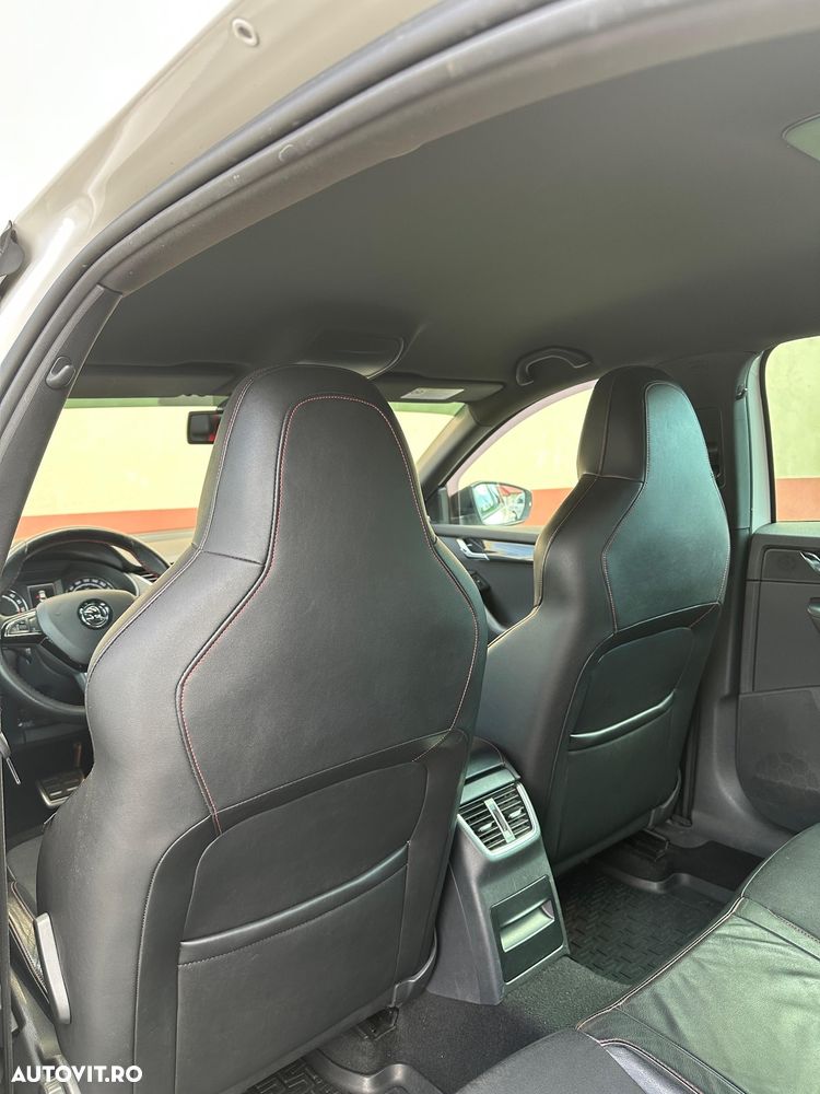 Skoda Octavia 2.0 TDI DSG RS - 8