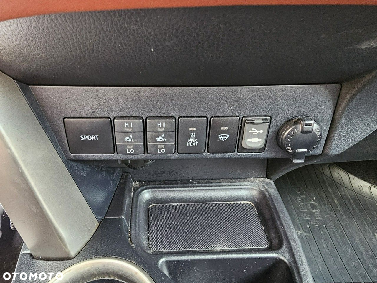 Toyota RAV4 2.0 D-4D Premium - 11