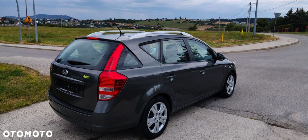 Kia Ceed - 8