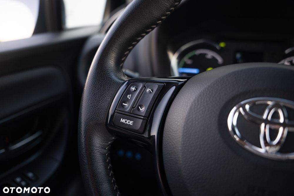 Toyota Yaris Hybrid 100 Premium EU6 - 32
