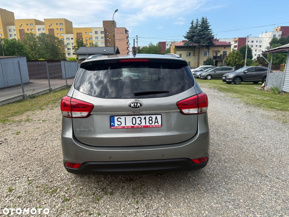 Kia Carens - 4