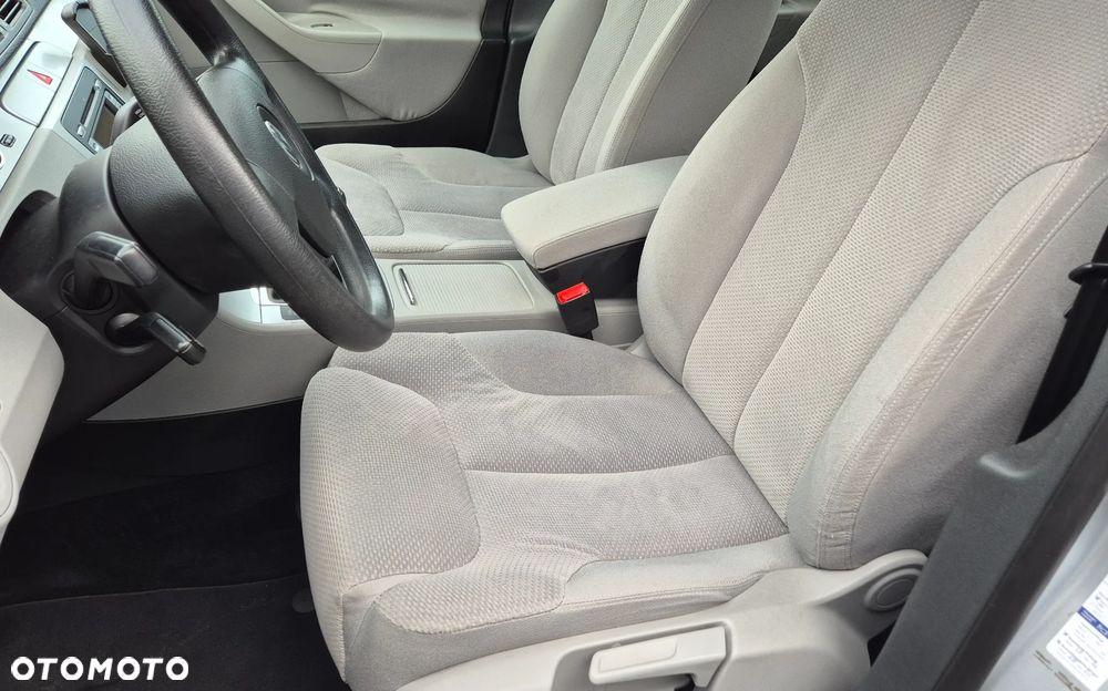 Volkswagen Passat 2.0 FSI Comfortline - 16