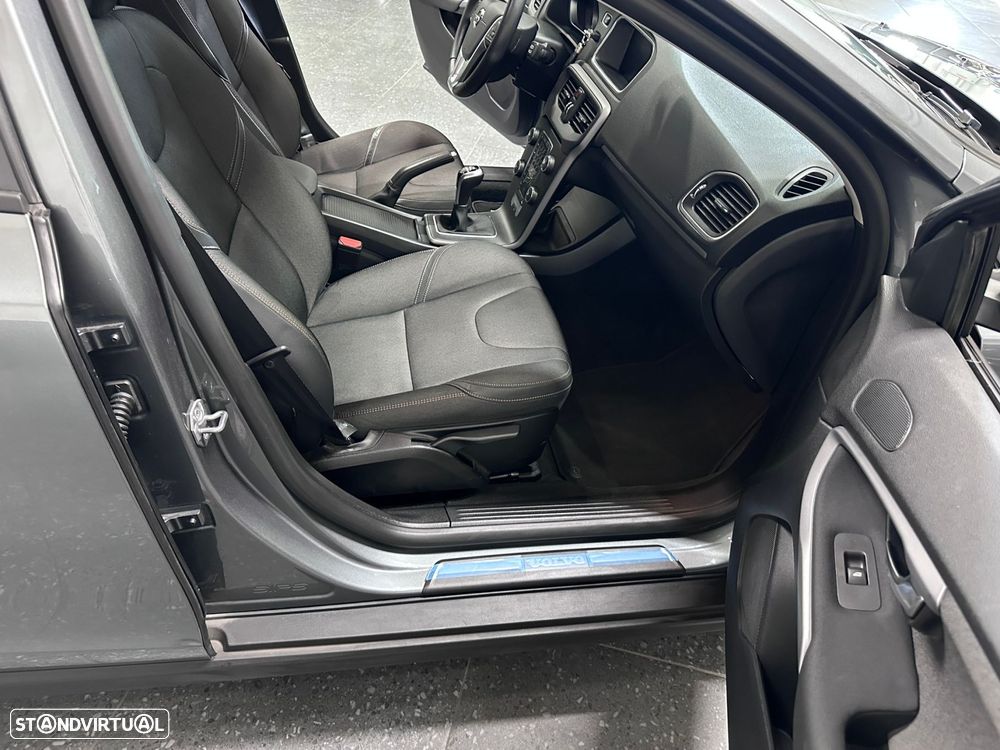 Volvo V40 Cross Country 2.0 D3 Plus - 4