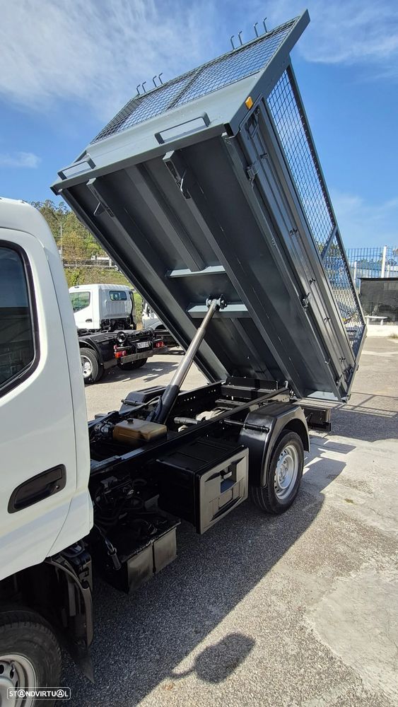 Toyota DYNA 35.23 - 3