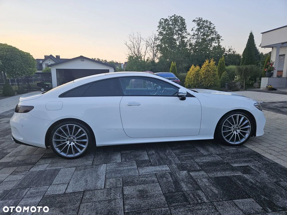 Mercedes-Benz Klasa E 300 d Coupe 9G-TRONIC - 2