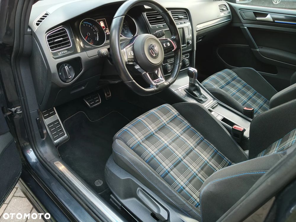 Volkswagen Golf - 24