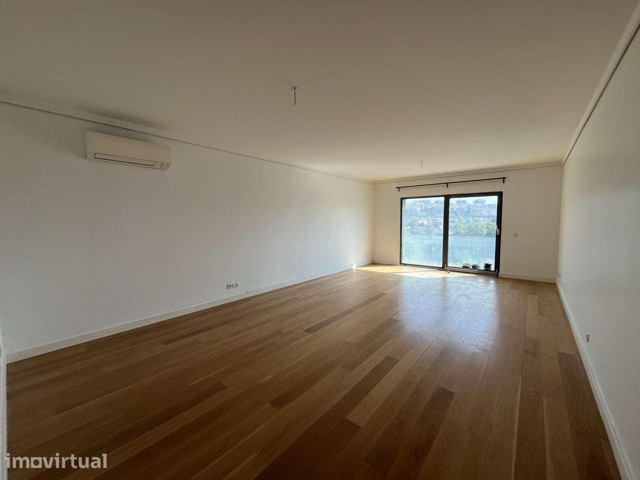 T3 em Campolide com 3 casas de banho e garagem - Grande imagem: 2/14