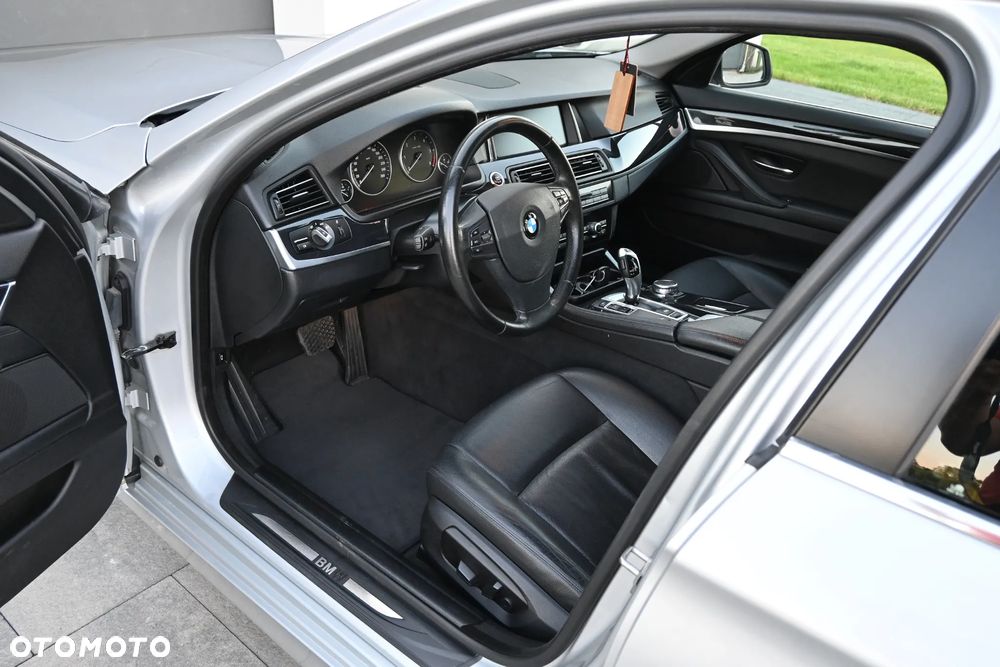 BMW Seria 5 525d - 9