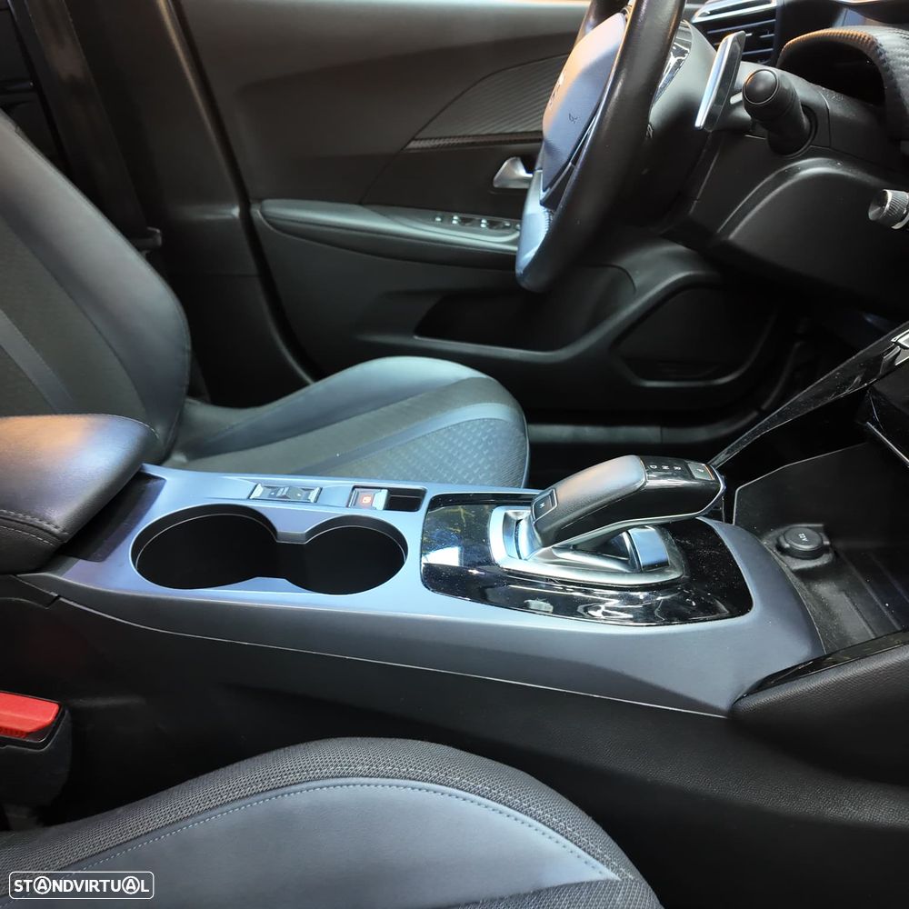 Peugeot 2008 PureTech 130 EAT8 Allure - 14