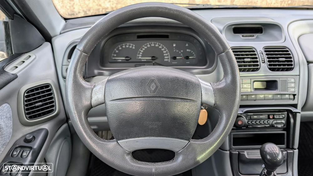 Renault Laguna Break 1.9 dTi RXE - 10