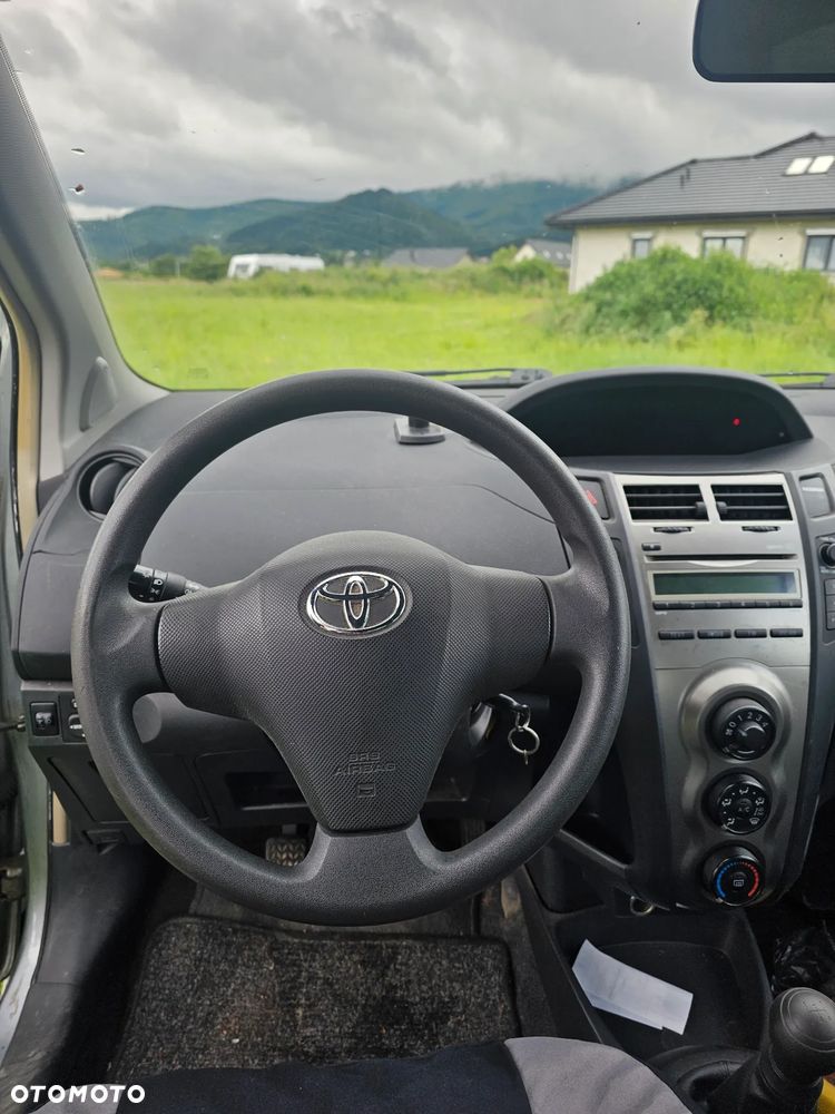 Toyota Yaris 1.0 Terra - 9