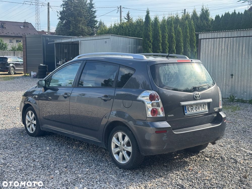 Toyota Corolla Verso 2.2 D-4D - 4