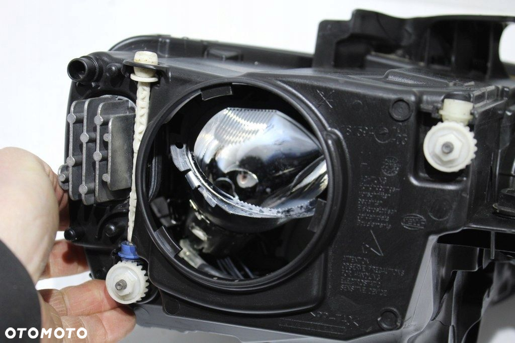 Audi A3 8V Xenon Lampa Przednia Przód Lewa Zerwana W Środku - 4