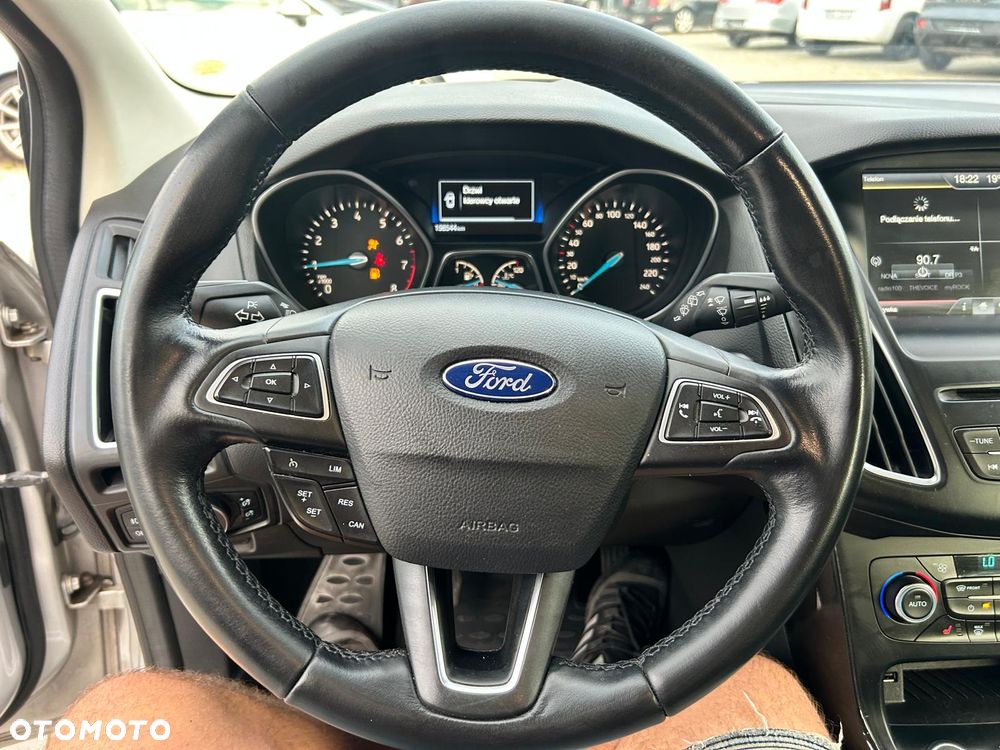 Ford Focus 1.0 EcoBoost Gold X (Trend) - 29