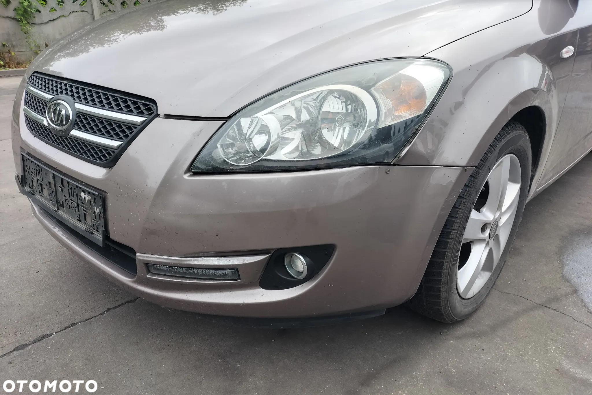 ZDERZAK TYŁ Z CZUJNIKAMI PDC KIA CEED I KOMBI 2.0 CRDI 140 KM D4EA KOD LAK.8Q - 10