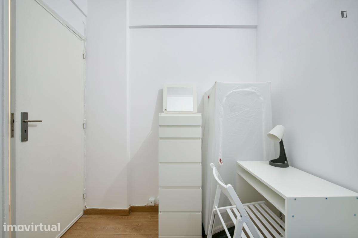 Quarto - localizado em Benfica Lisbon - Grande imagem: 4/25