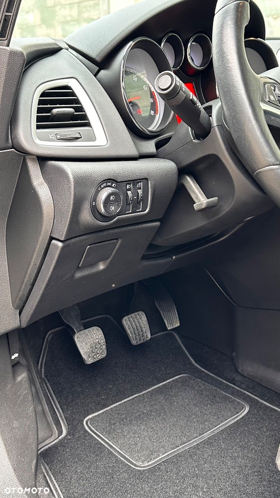 Opel Astra 1.6 Turbo Edition - 24
