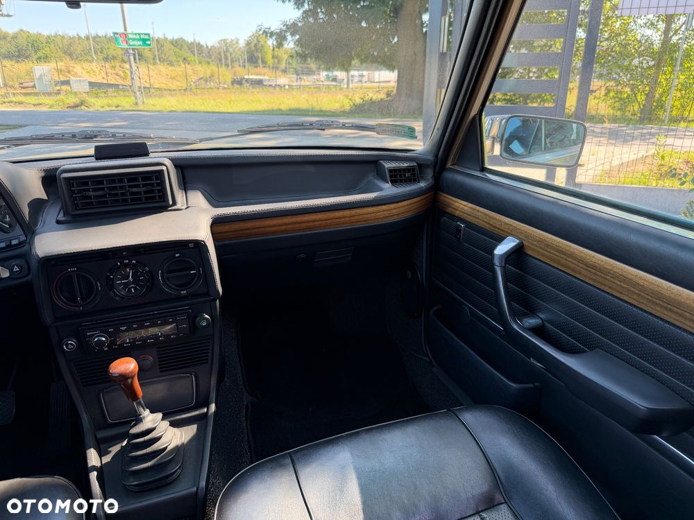 BMW Seria 5 528 i - 32