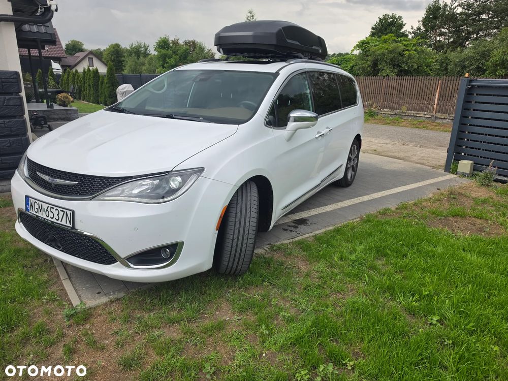 Chrysler Pacifica - 2