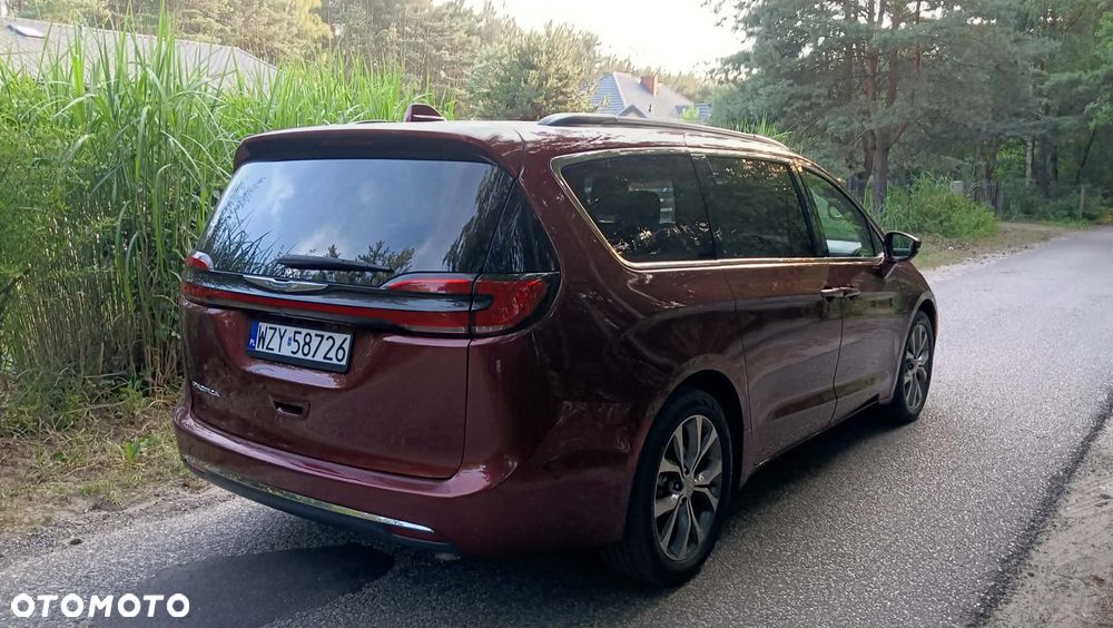 Chrysler Pacifica - 2