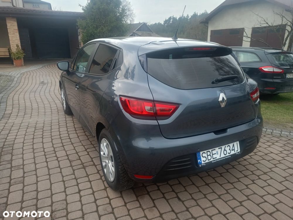 Renault Clio 1.2 16V 75 Limited - 11