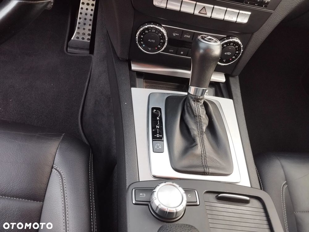 Mercedes-Benz Klasa C 350 CGI BlueEff - 27