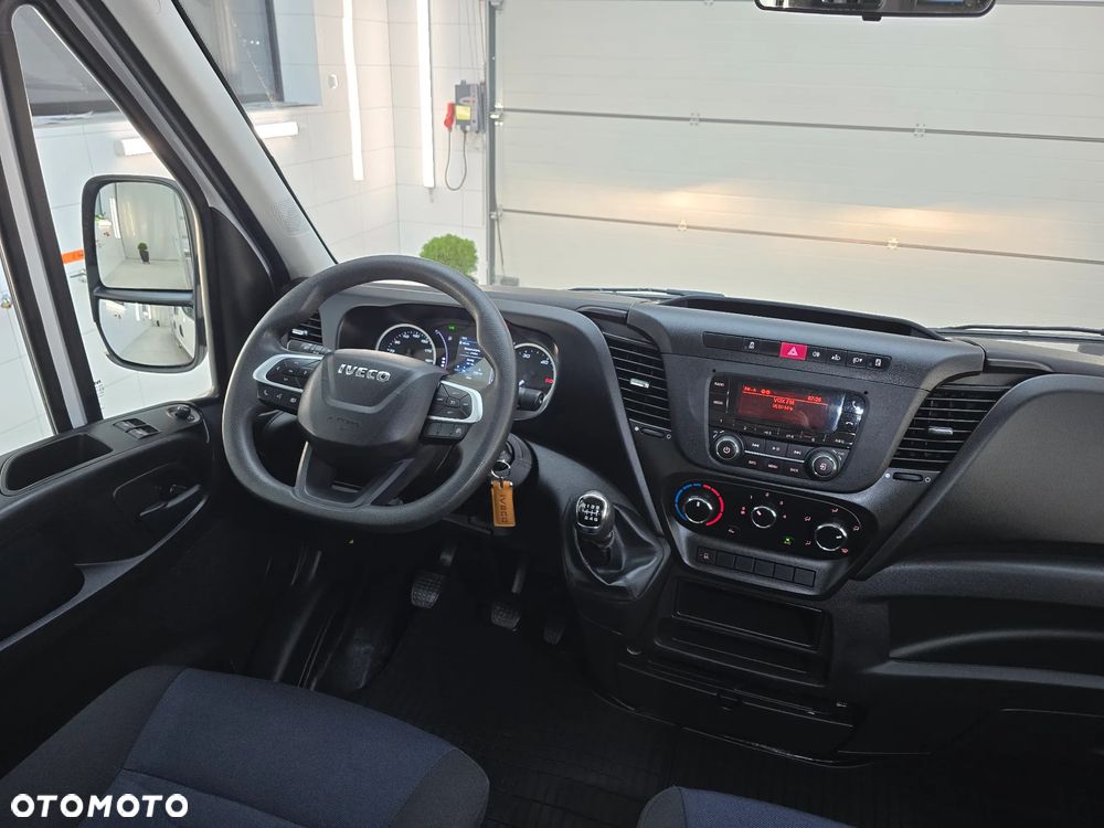 Iveco DAILY 50C18 / 35C18 DOKA SKRZYNIA DŁUGA3,81cm + SKRZYNIA NA NARZĘDZIA DEMONTOWANA HAK 3500Kg TEMPOMAT KLIMA 31 Tyś km SERWIS DO OSTATNIEGO Km ASO IVECO NA GWARANCJI - 2